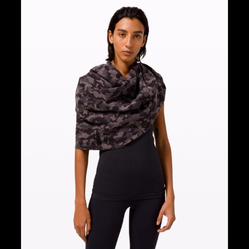 Lululemon Women's Black Camo Vinyasa Scarf Rulu Incognito Camo HTR Black NWT